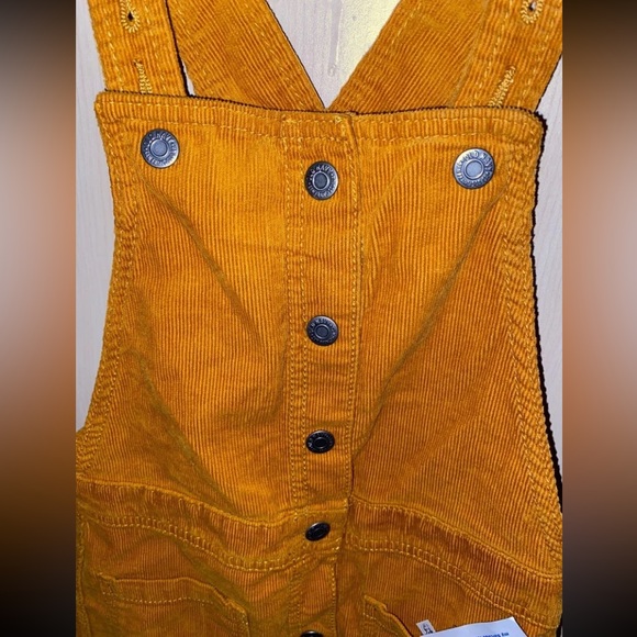 Oldnavy Girl corduroy skirtall size (6-7) - Picture 3 of 3